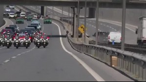 Choque se produjo frente a cortejo fúnebre de expresidente Piñera: Cámara captó a furgón estacionado en plena autopista