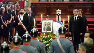 Última guardia de honor: Presidente Boric y exmandatarios Bachelet y Frei rindieron homenaje a Piñera