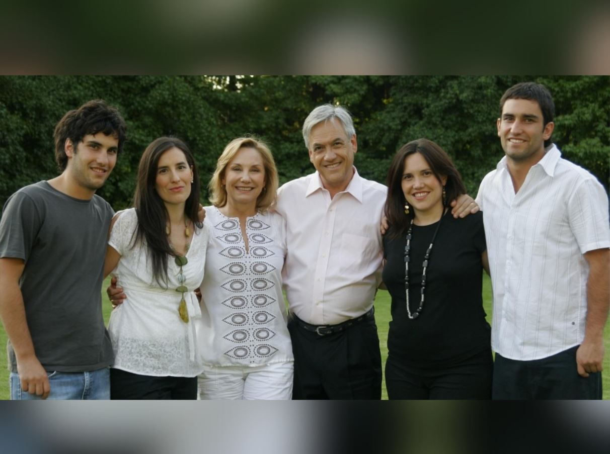 Cristóbal, Cecilia Piñera, Cecilia Morel, Sebastián Piñera E., Magdalena y Sebastián Piñera M. (redes sociales) 