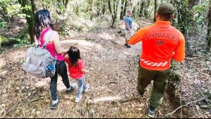 Rescatan a madre y sus dos hijos que se habían perdido en un bosque de Valdivia