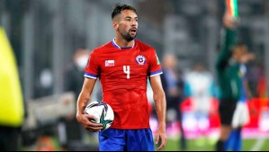 Mauricio Isla vivió tenso cruce con hincha en pleno partido de Independiente