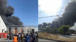 Gran incendio afecta a bodegas en fábrica de Lampa