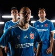 Revisa cuánto valen las nuevas camisetas de Colo Colo y la U. Los equipos presentaron este año su nueva armadura, con la que disputarán el Torneo Nacional 2024.