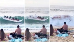 Video muestra caída de bañistas por fuerte oleaje en Punta de Tralca: Debieron ser rescatados por salvavidas