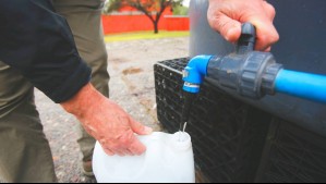 Ya inició el corte de agua en tres comunas de Santiago: ¿A qué hora se restablecerá el suministro?