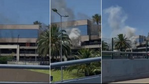 Incendio se registra en sector de estacionamientos del mall Alto Las Condes