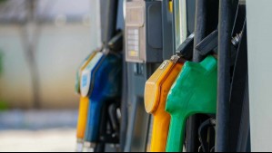 Descuentos en bencinas durante marzo: Las promociones que hay este mes en la carga de combustible