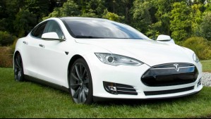 Revelan cuál fue el color de auto más vendido en el mundo en 2023