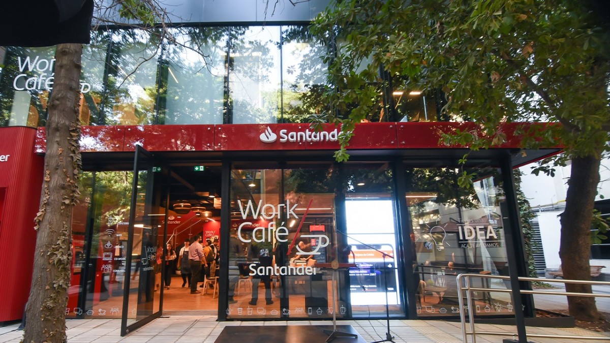 Santander inauguró nuevo Work/Café en la Casa Central de la Pontificia Universidad Católica de Chile Nuevo