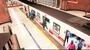 Metro de Santiago cierra varias estaciones de Línea 1 por disturbios en el exterior