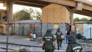Dos detenidos y 74 migrantes irregulares: Gran operativo en toma de Maipú en la que fue encontrado el exmilitar Ojeda