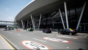 Denuncian que taxista cobró cerca de $7 millones a turista holandesa por viaje desde aeropuerto al centro de Santiago