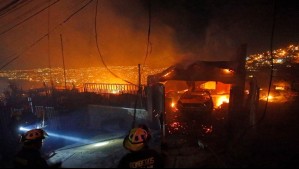 'Hay entre 15 y 40 viviendas afectadas': Ministra Tohá entrega reporte tras Cogrid por incendio en Valparaíso