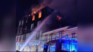 Incendio en antiguo inmueble de Valparaíso deja dos menores de edad fallecidos