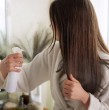 Muchas personas utilizan shampoo en seco para lavarse el pelo y así ayudar a que absorba grasa y se refresque, sin embargo, utilizar este producto a diario podría llegar a ser riesgoso. Conoce por qué.
