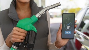 Tras nueva alza de la bencina: Así puedes acceder a descuentos de hasta $200 por litro
