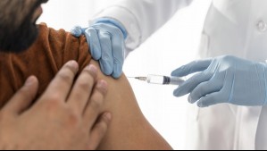 Más de $700 mil por media jornada laboral: Se buscan enfermeras y TENS para campaña de vacunación