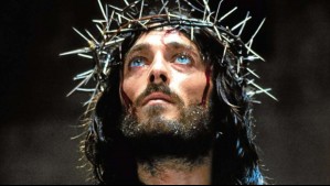 A 47 años del estreno de la película: Así luce hoy Robert Powell, el protagonista de 'Jesús de Nazareth'