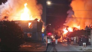 Incendio afecta a al menos dos viviendas y deja más de 20 damnificados en Cerro Navia