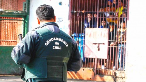 Alerta en Gendarmería ante posibles motines por instalación de inhibidores de señal en cárceles de Santiago