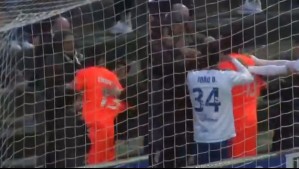 Arquero salta a tribuna y encara a hincha por insultos racistas en la tercera categoría del fútbol español