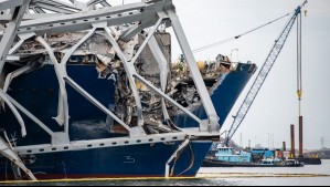 Comenzaron operaciones de limpieza de derrumbado puente Baltimore en EEUU: Mueven pieza de cerca de '200 toneladas'