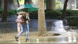 Pronóstico de lluvia en Santiago: Conoce las comunas donde se podrían registrar precipitaciones este martes