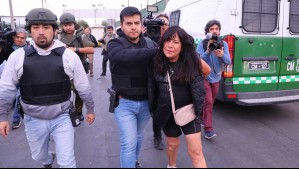 Mujer dispara al ser detenida tras control en Lo Valledor y deja a tres personas heridas