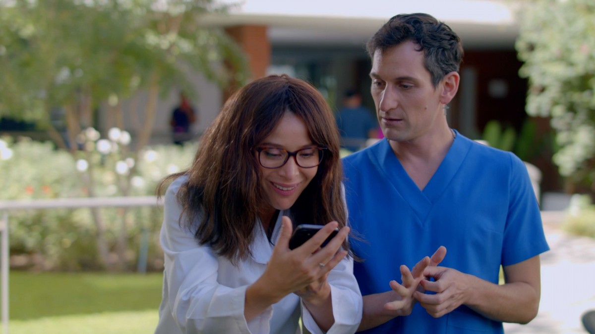 Seguros Falabella lanza campaña junto a rostros de Generación 98 para informar sobre cobertura y asistencia automotriz