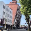 Un potente terremoto de magnitud superior a 7,4 provocó al menos siete muertos y cientos de heridos en Taiwán, además de daños en decenas de edificios y alertas de tsunami en la costa del este de Asia, finalmente descartadas.