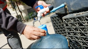 Anuncian corte de agua potable en zonas de dos comunas de la Región Metropolitana