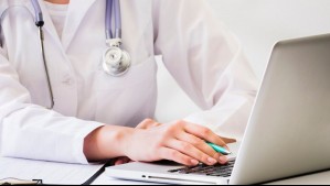 Pacientes podrán portar su ficha clínica: ¿En qué consiste la ley de interoperabilidad para las fichas médicas?
