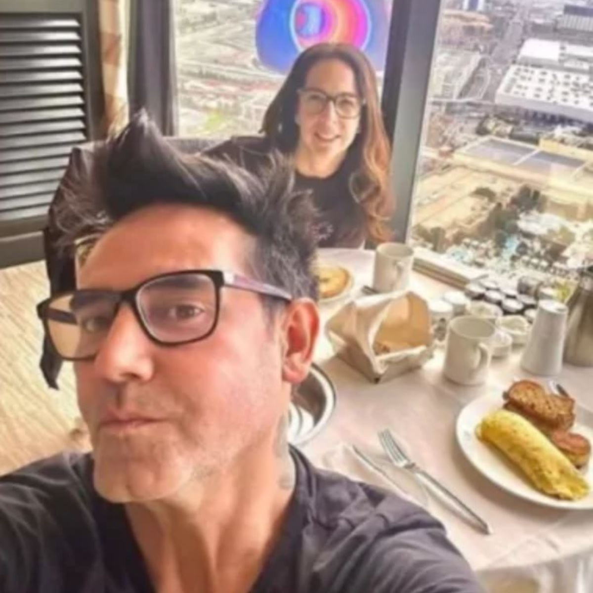 Ronny con su nueva novia