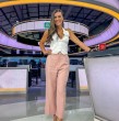 Seguramente la viste en Deportes, en la calle entrevistando a personas, y ahora en el Tiempo. Macarena Del Real Del Solar ha tenido una prolífica carrera como periodista en Mega.