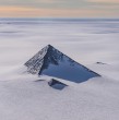 Un especialista explicó en Planeta Futuro el verdadero origen de la pirámide que apareció en la Antártica, muy similar a las que existen en Egipto. Para el experto, es un fenómeno asociado al cambio climático.