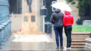 Anuncian lluvias para este fin de semana en Santiago: 'Podría cambiar el tiempo de manera muy importante'