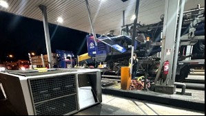 Violento accidente en Pichidangui: Camión impacta caseta de peaje y deja grave a una trabajadora
