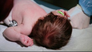 'Puede salvar vidas': Pediatras llaman a vacunar a bebés 'lo antes posible' contra el virus sincicial