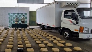 Estaban ocultando 150 kilos de droga en el techo de un camión cuando llegó Carabineros
