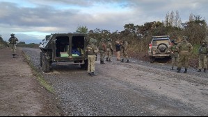 Iba en auto robado y con un arma: Comunero mapuche queda en riesgo vital tras recibir disparo por evadir fiscalización