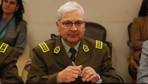 Cadem: Un 45% cree que el general Ricardo Yáñez 'debería mantenerse en su cargo hasta que termine su periodo'
