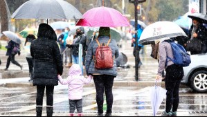 Este lunes llegan las precipitaciones a Santiago: ¿A qué hora comenzaría a llover en la Región Metropolitana?