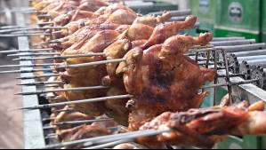 Vendían pollos 'bañados' en cloro para ocultar su mal olor: Prohíben funcionamiento de supermercado en Romeral