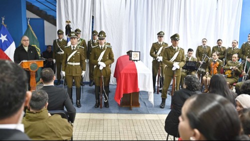 Funerales de carabineros asesinados: Presidente Boric y general Yáñez participaron en inicio de emotivas despedidas
