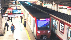 Metro de Santiago cierra accesos de una estación de Línea 1