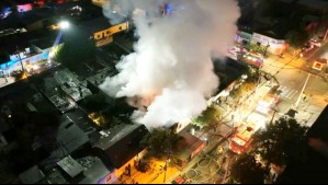 Incendio afecta a un inmueble en Estación Central: Bomberos trabaja en el lugar para controlar el fuego