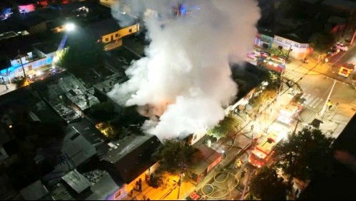 Incendio en dos viviendas de Estación Central dejó a persona con lesiones de gravedad y 18 damnificados