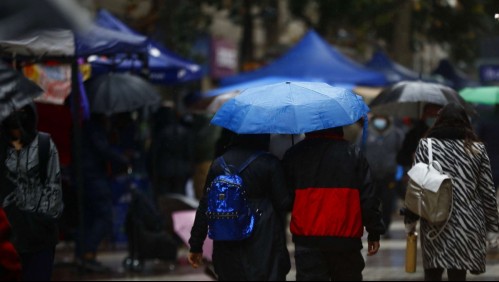 Lluvia en Santiago: Alejandro Sepúlveda adelanta 'precipitaciones' y 'mucho frío' en la capital la próxima semana