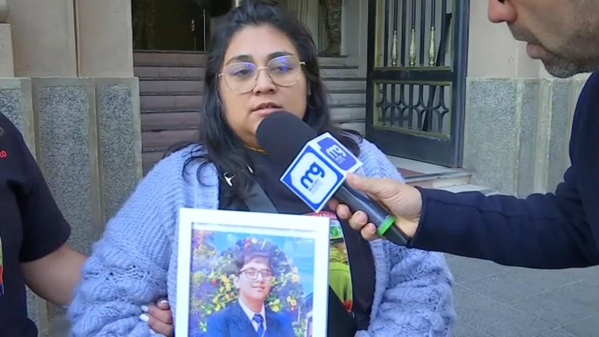 'Mi hijo suplicó por su vida': Madre de conscripto fallecido en Putre entrega carta en La Moneda
