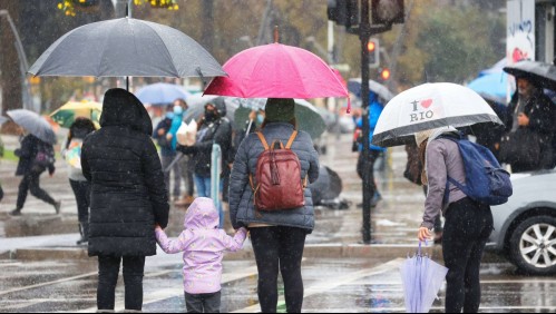 Sistema frontal en Santiago: Lluvia se intensificaría desde el mediodía en la capital